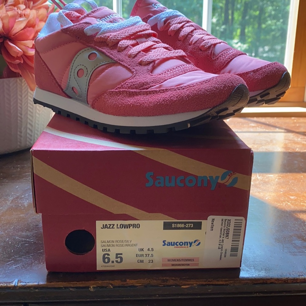 NIB Saucony Jazz Lowpro Pink